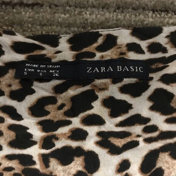 Zara basic leopard v neck blouse with studded detail on shoulder size small - Picture 4 of 6
